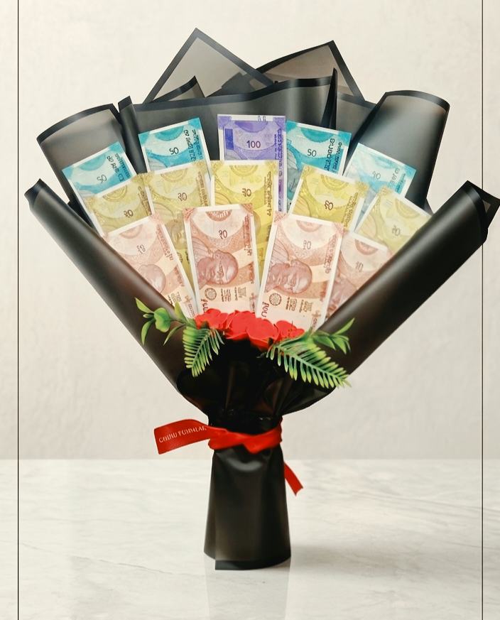 Flat Money bouquet with rose 